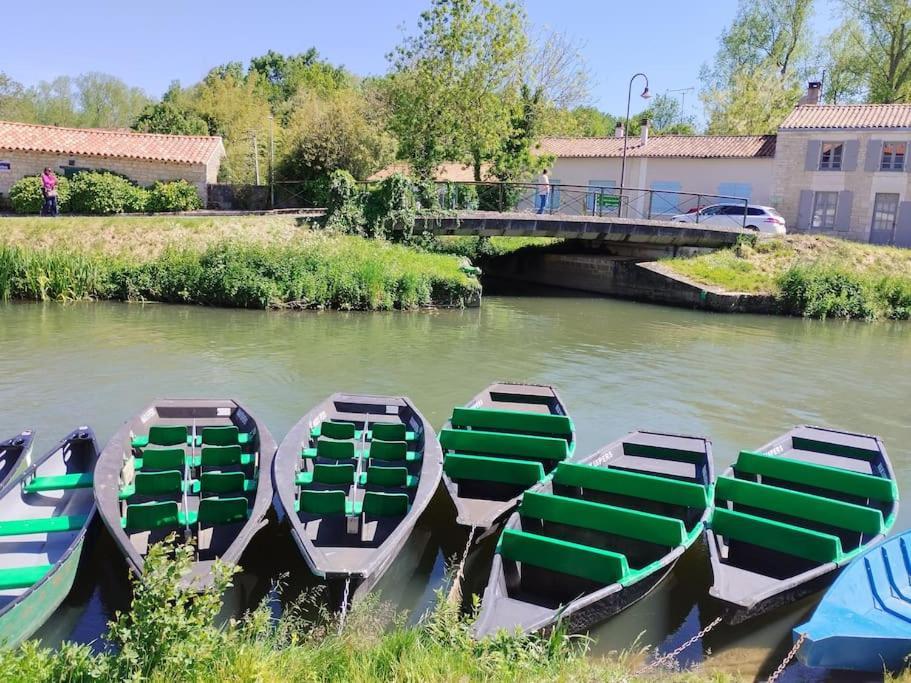 Gite Le Vieux Moulin Sansais エクステリア 写真
